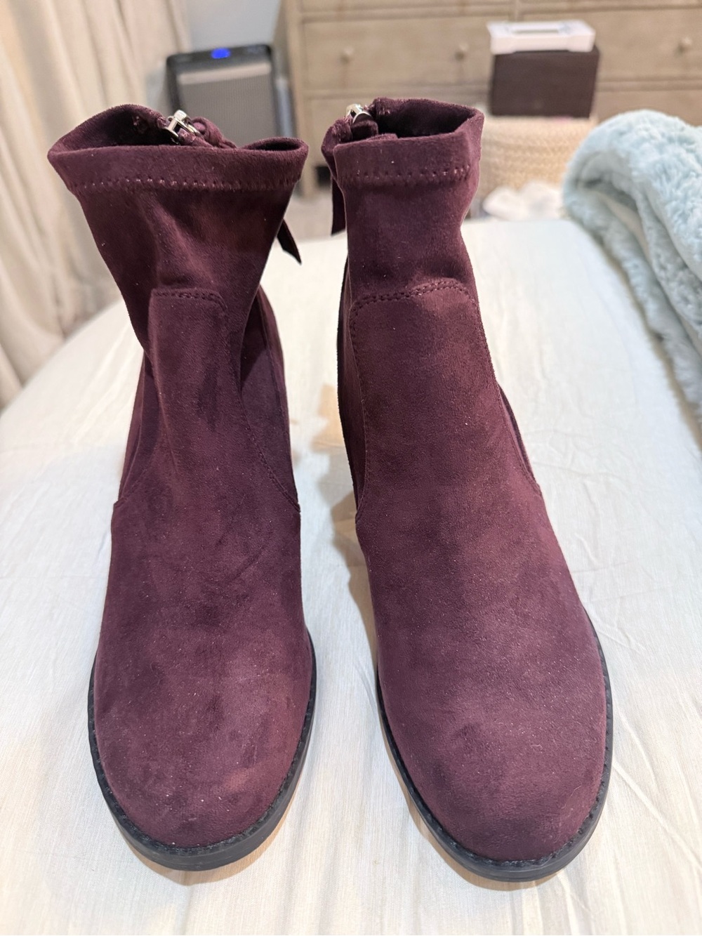 Dolce Vita Women's Burgundy Faux Suede Zip Ankle Boots Size 7 NWOT